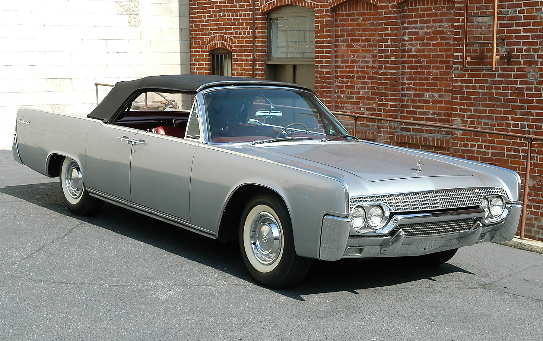 AMT 1961 Lincoln Continental Convertible Annual Build - YouTube